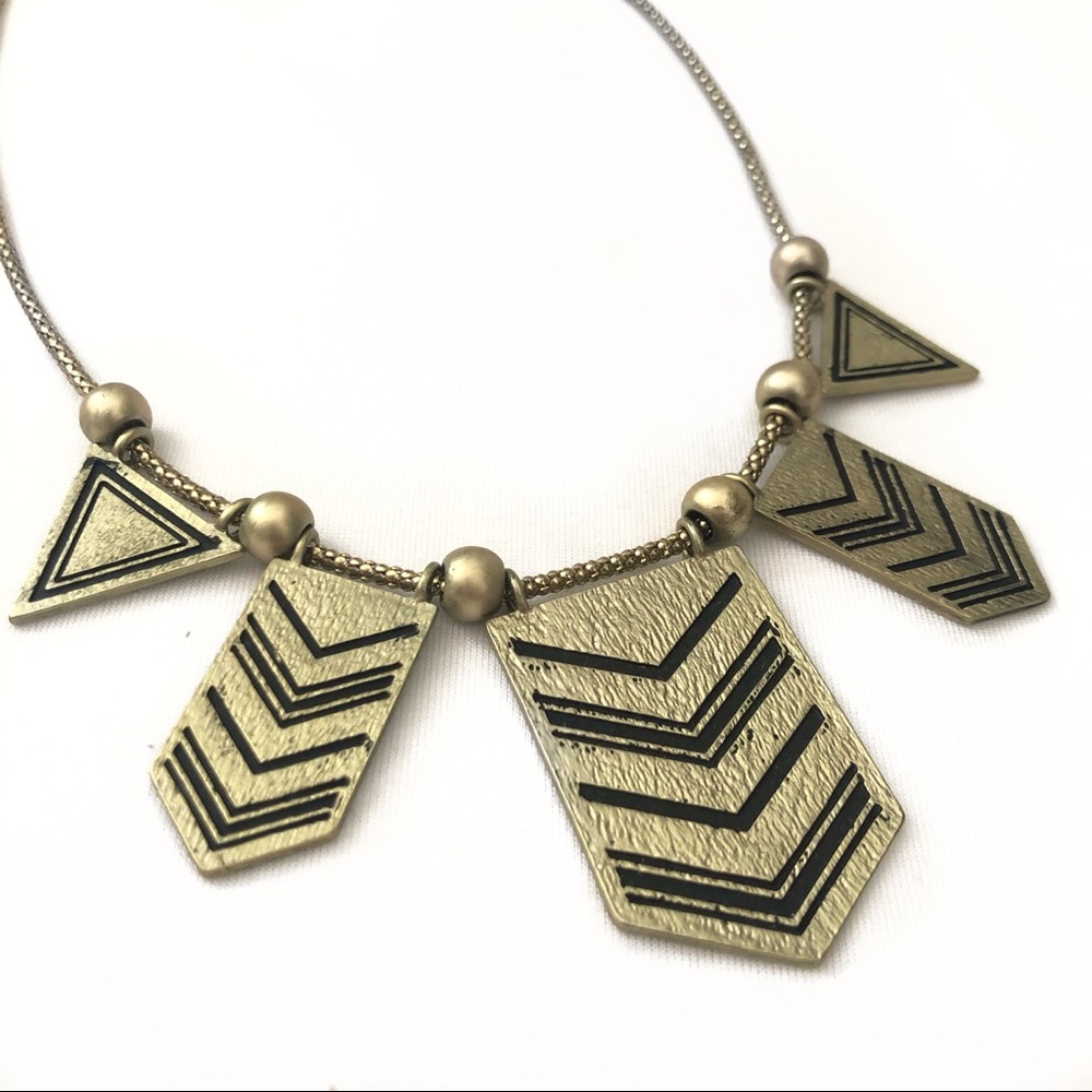 NWOT Triangle Statement Necklace